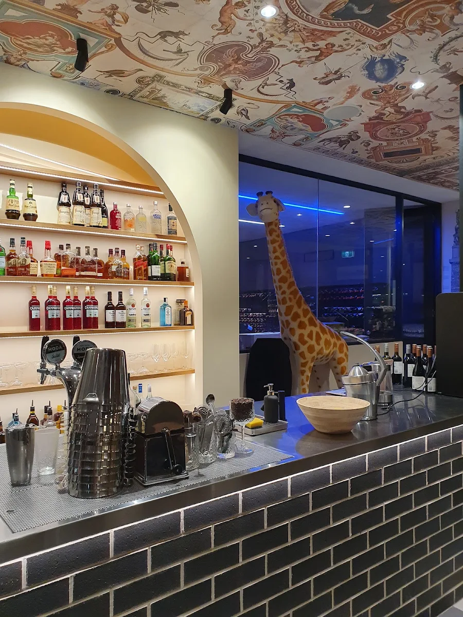 Vibe, AVIDO RISTORANTE