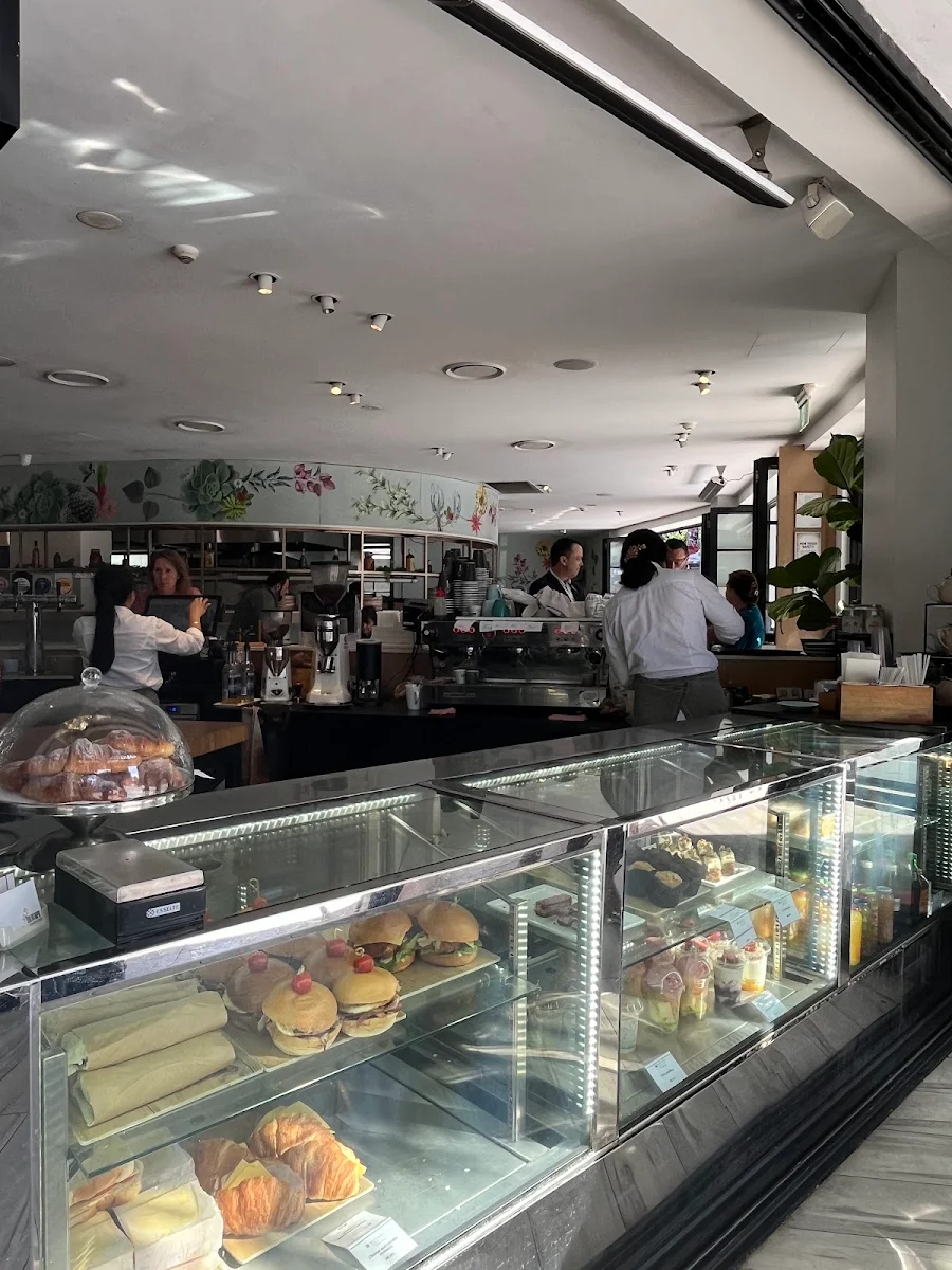 Vibe, Goldfinch Restaurant and Street Cafe
