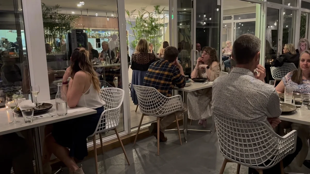 Vibe, Restaurant 2317