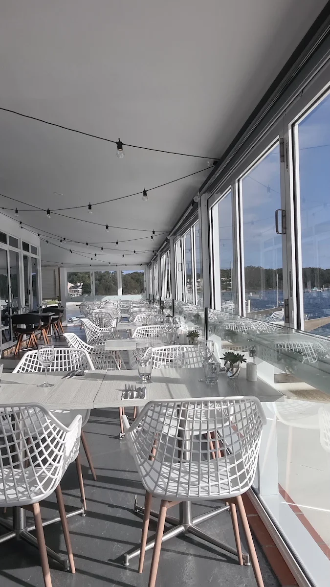 Vibe, Restaurant 2317