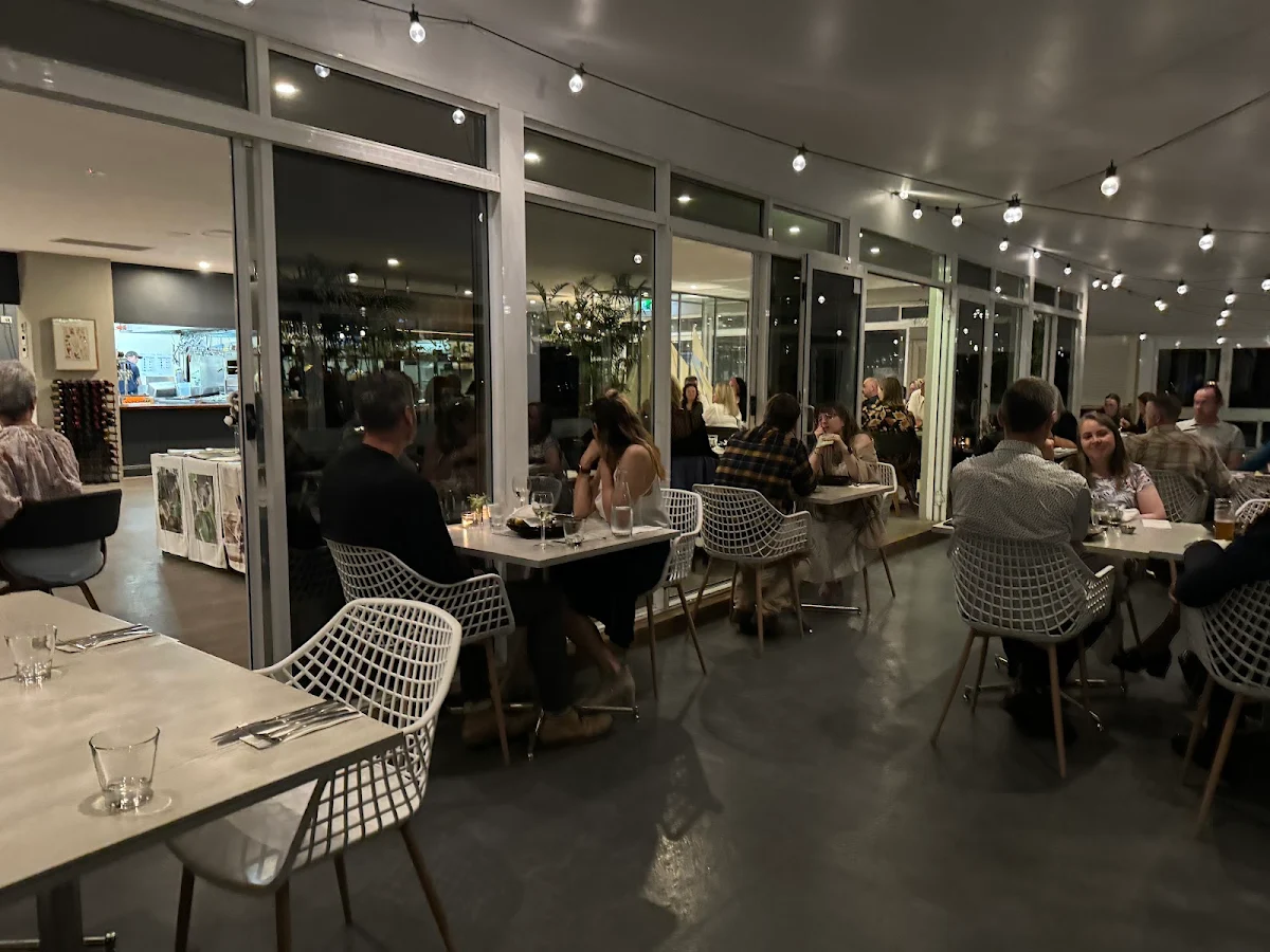 Vibe, Restaurant 2317