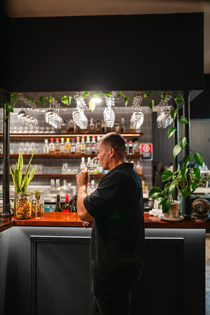 Vibe, Restaurant 2317