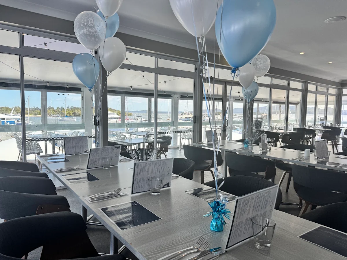 Vibe, Restaurant 2317