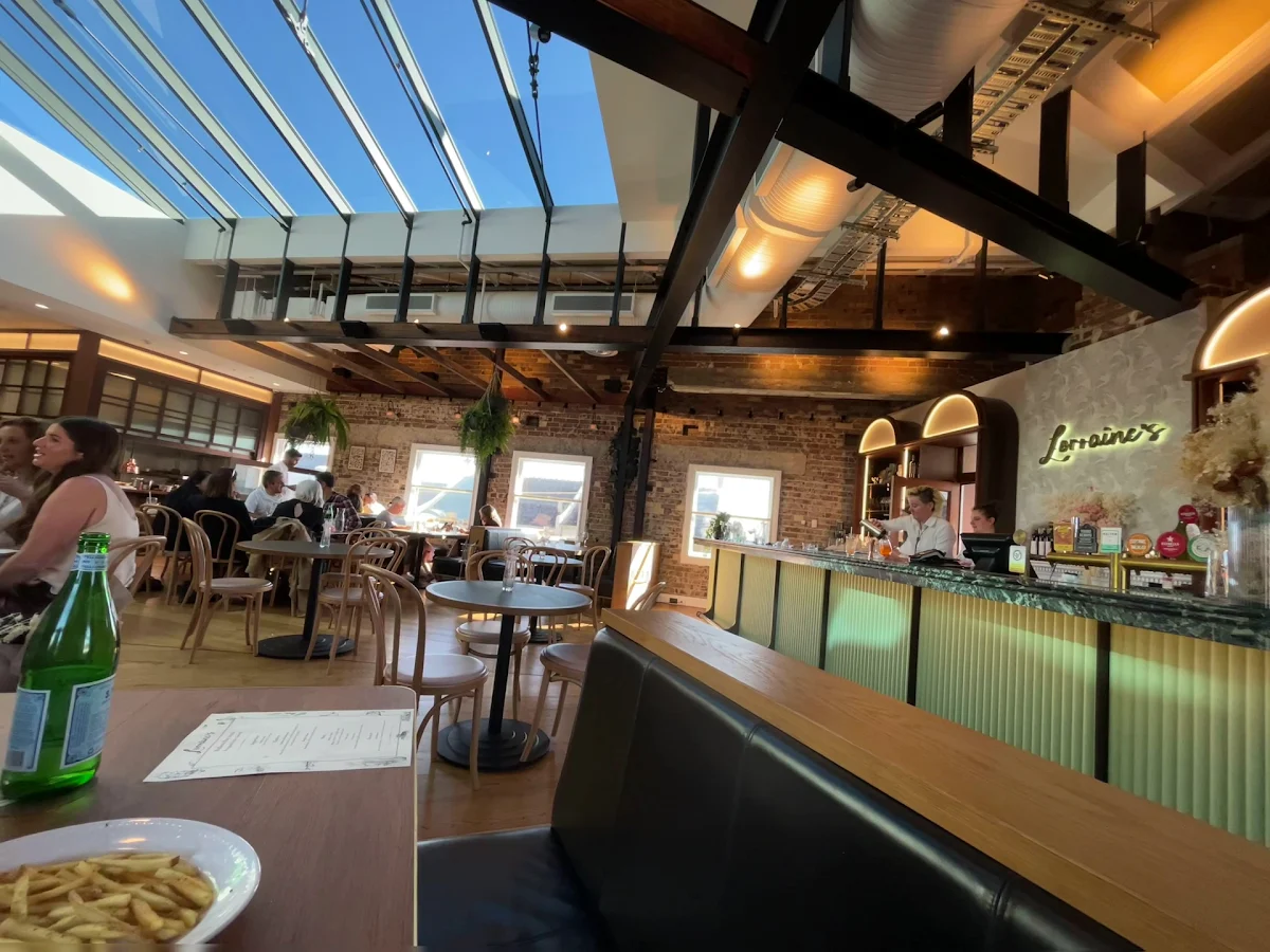 Vibe, Lorraine's Bistro