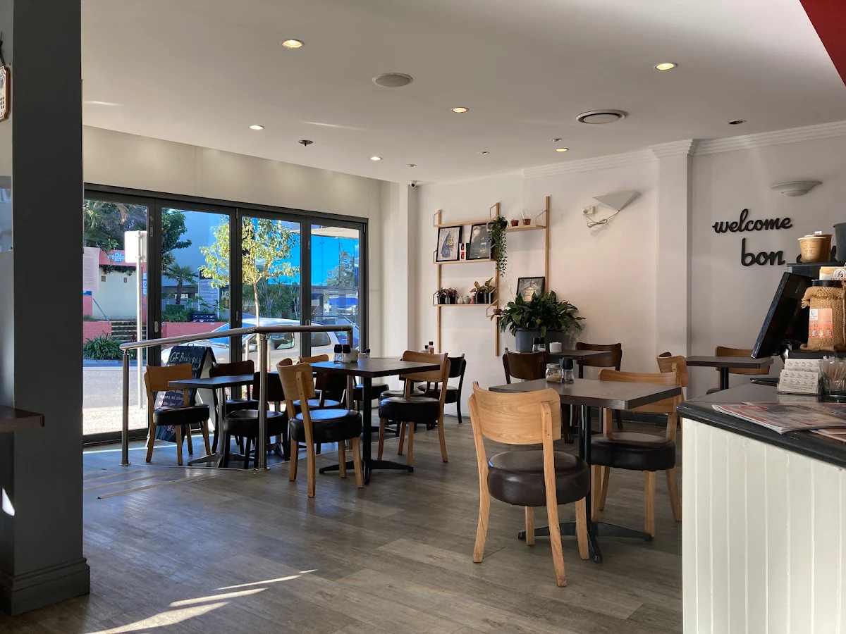 Vibe, Corner Cafe 26