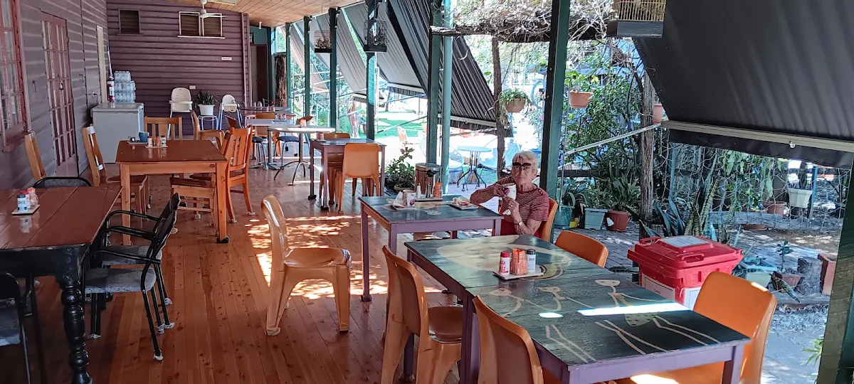 Vibe, Fanny Mae's Cafe