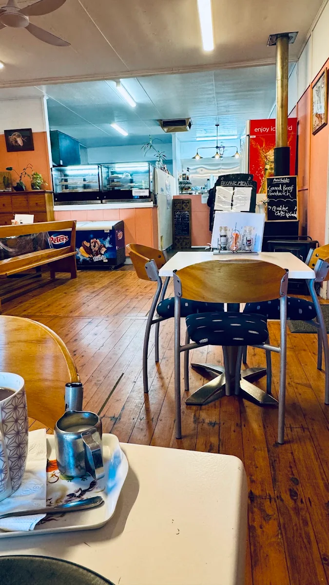Vibe, Fanny Mae's Cafe