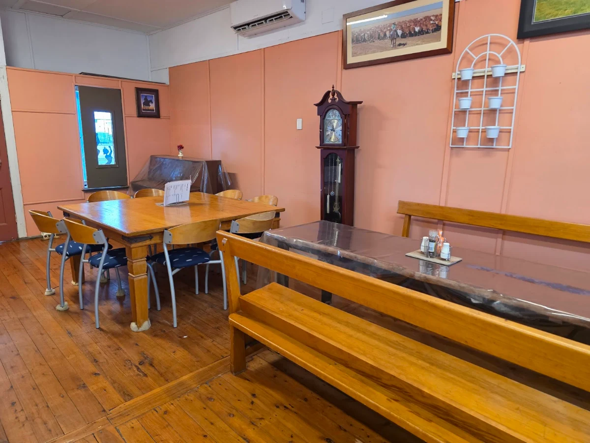 Vibe, Fanny Mae's Cafe