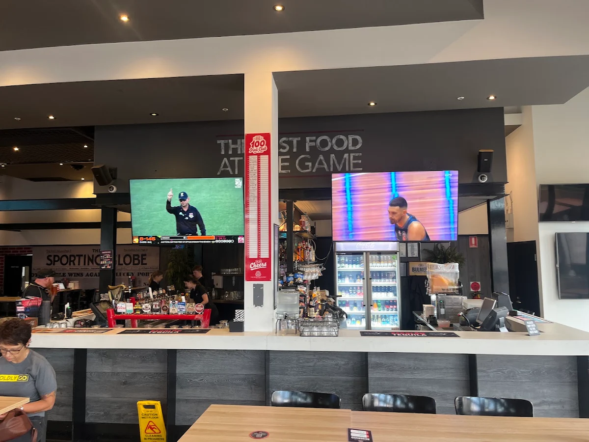 Vibe, The Sporting Globe Bar & Grill Watergardens