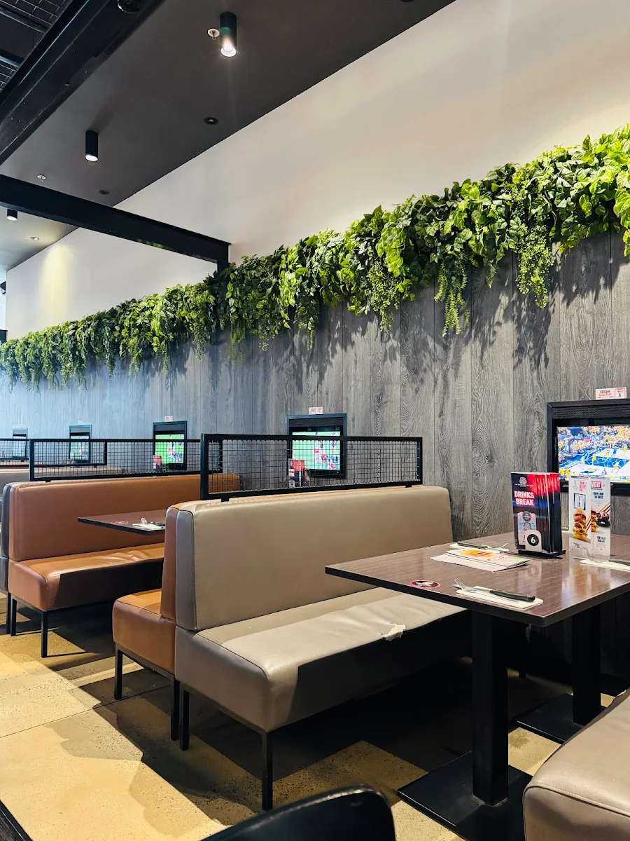 Vibe, The Sporting Globe Bar & Grill Watergardens