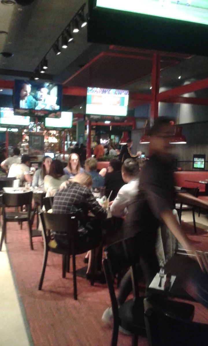 Vibe, The Sporting Globe Bar & Grill Watergardens