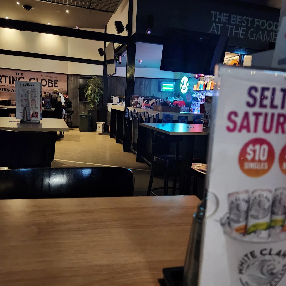 Vibe, The Sporting Globe Bar & Grill Watergardens