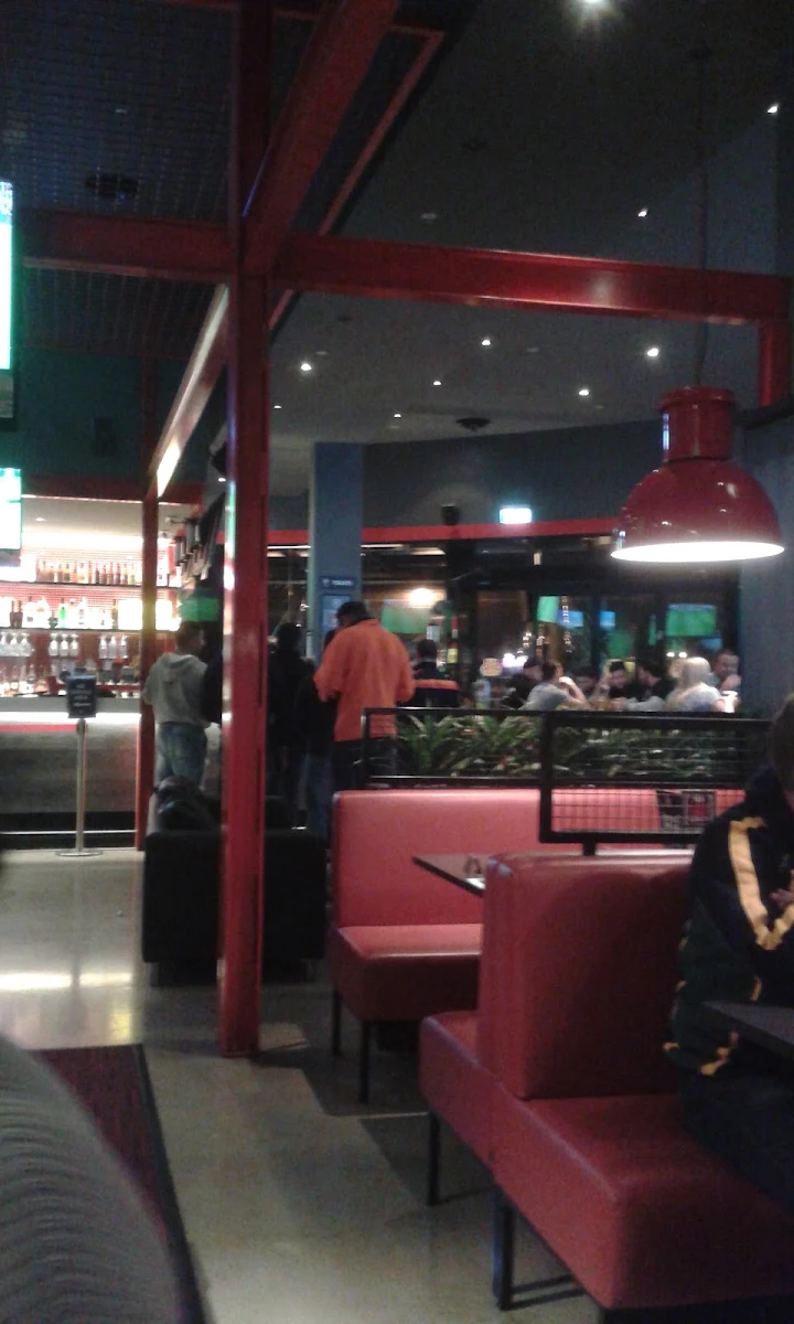 Vibe, The Sporting Globe Bar & Grill Watergardens