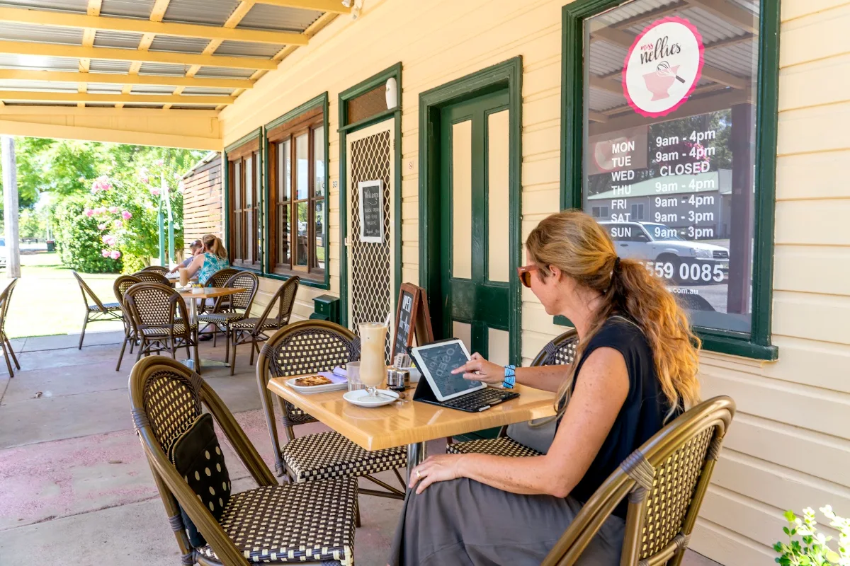 Vibe, Miss Nellie's Café
