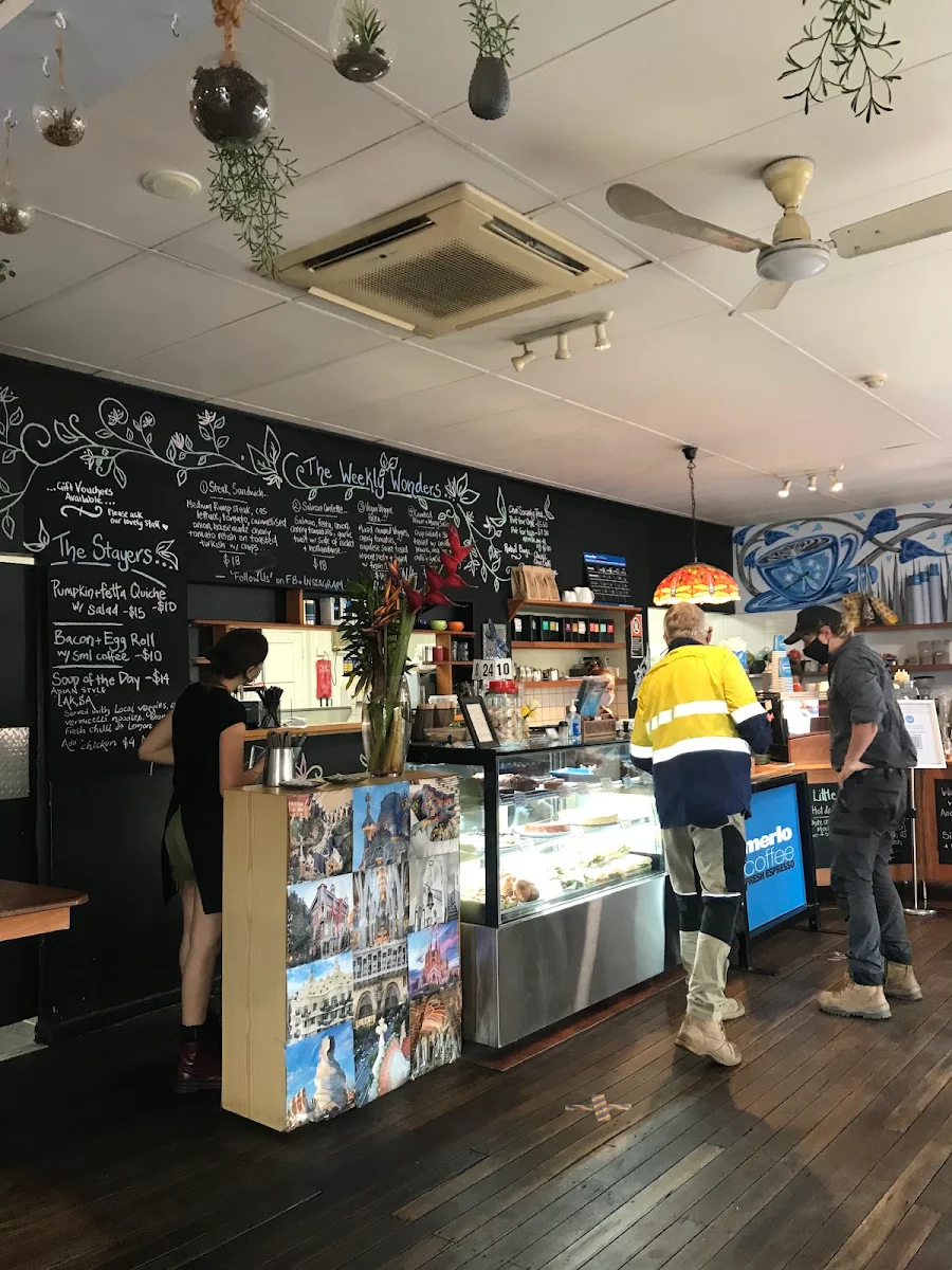 Vibe, Dragonfly Cafe