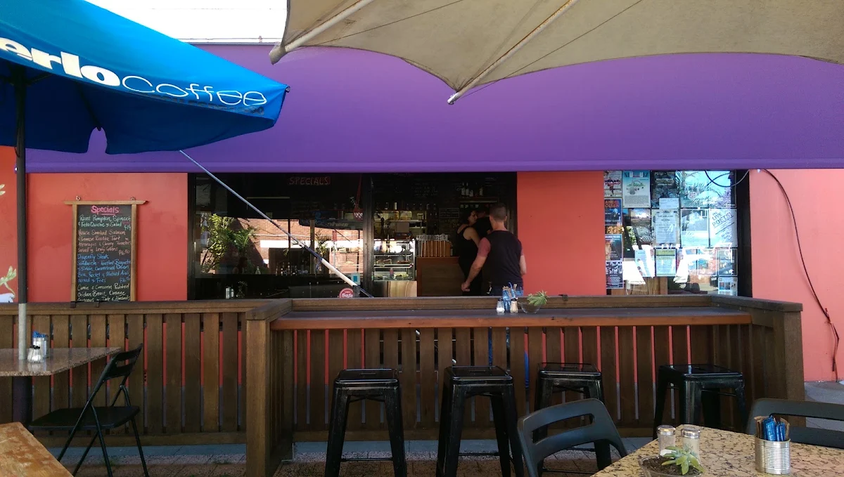 Vibe, Dragonfly Cafe
