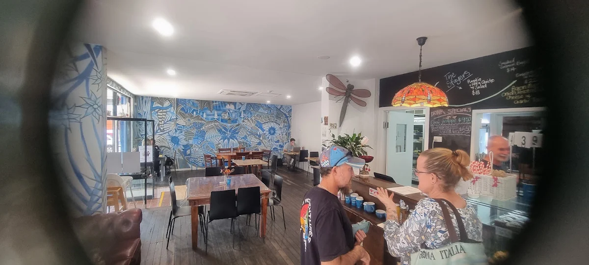 Vibe, Dragonfly Cafe