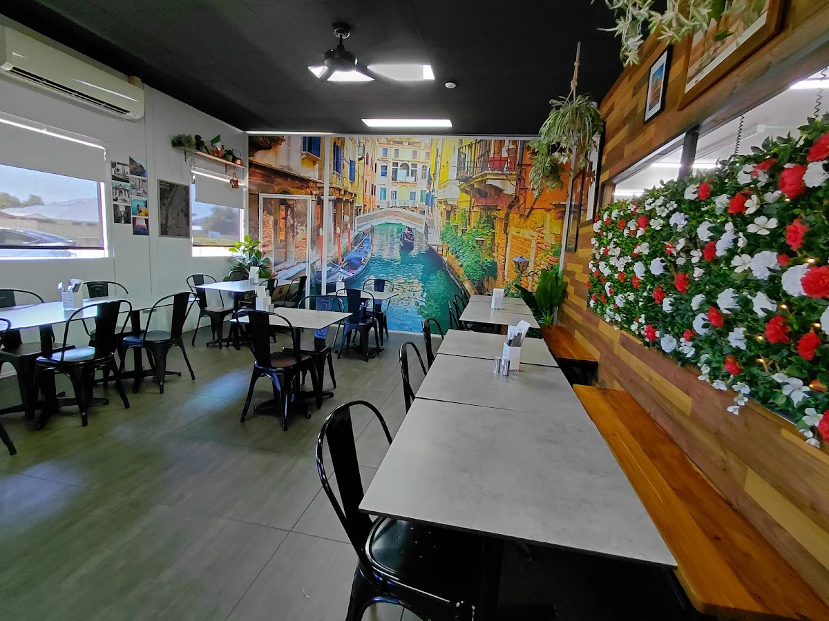 Vibe, Big T's Italian Restaurant