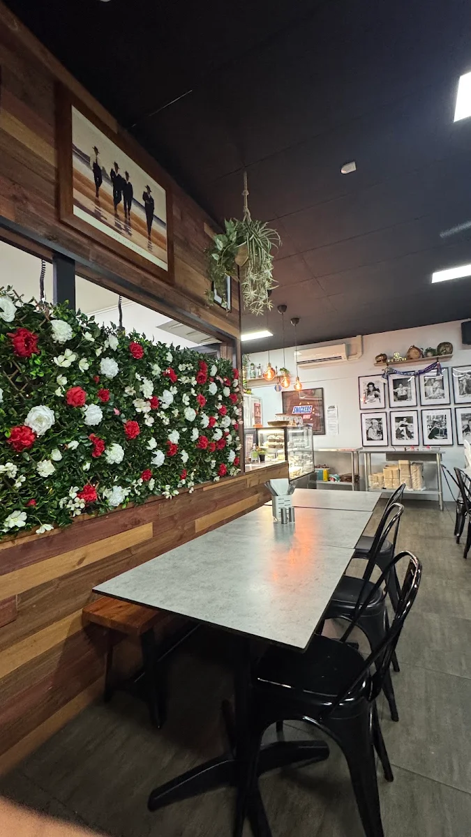 Vibe, Big T's Italian Restaurant