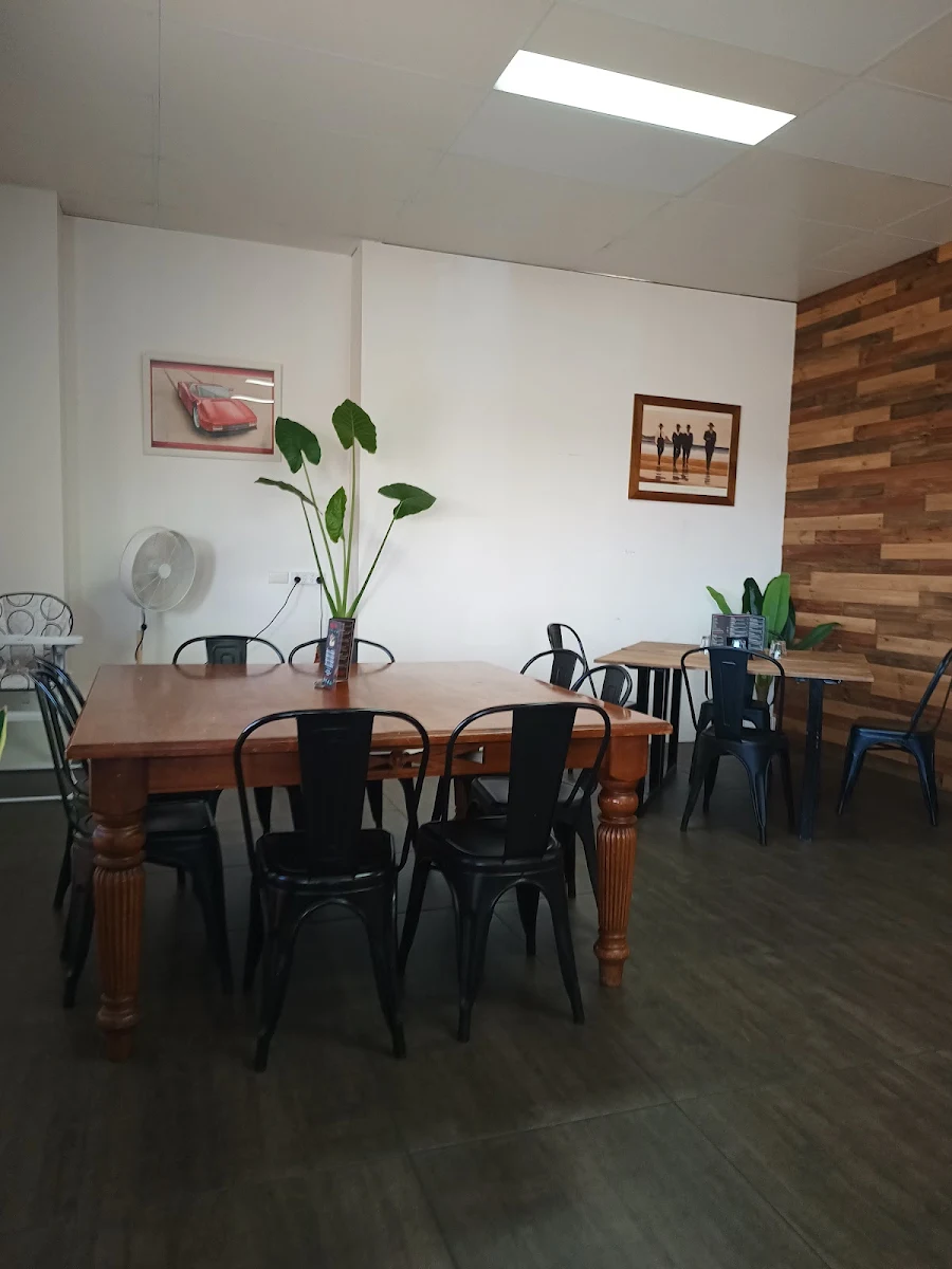 Vibe, Big T's Italian Restaurant