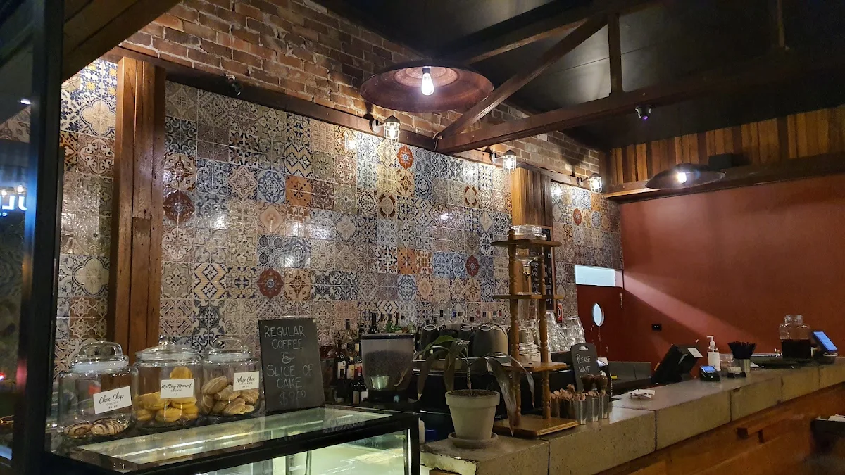 Vibe, Bull & Bear Cafe - Restaurant