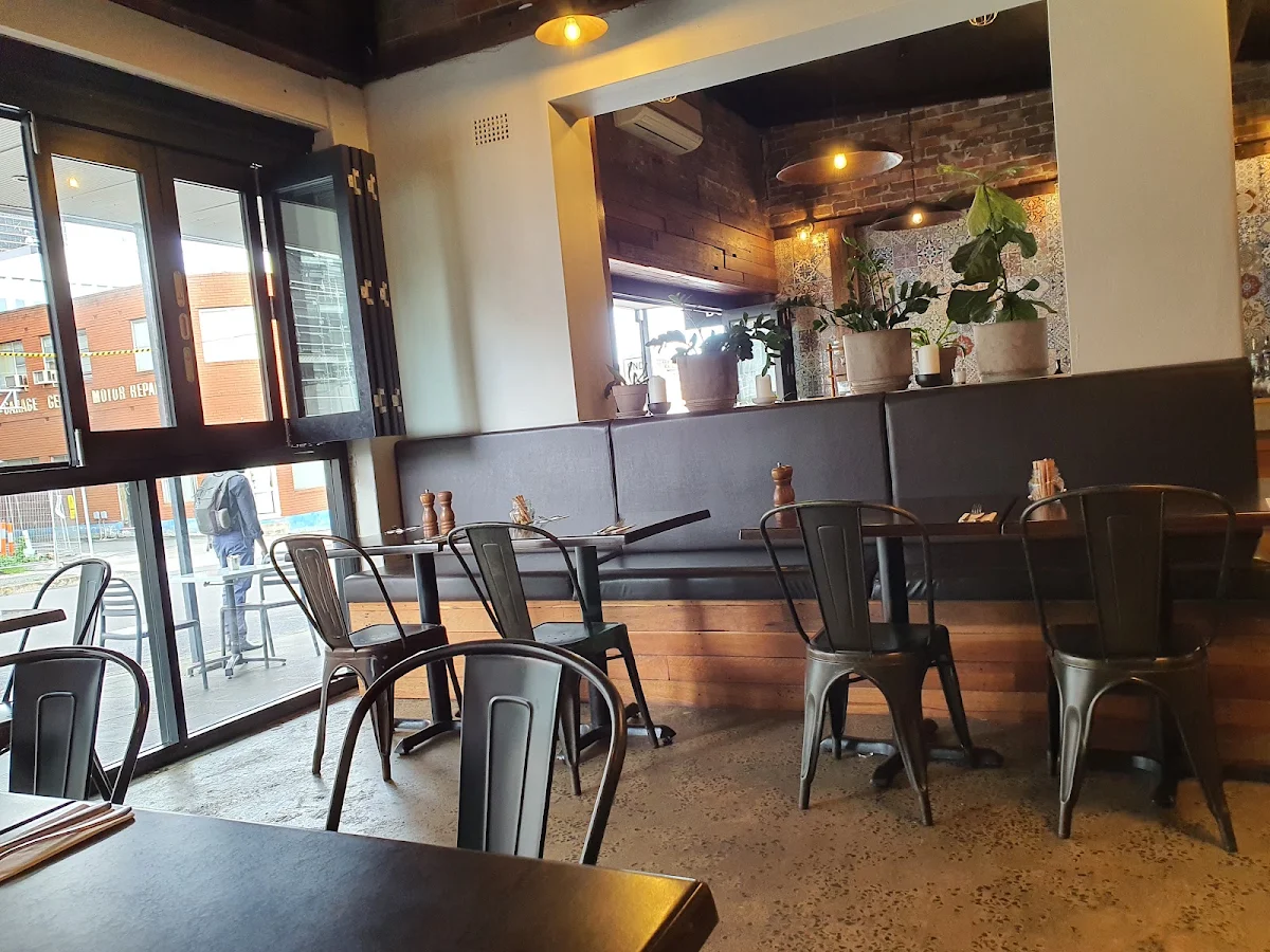 Vibe, Bull & Bear Cafe - Restaurant