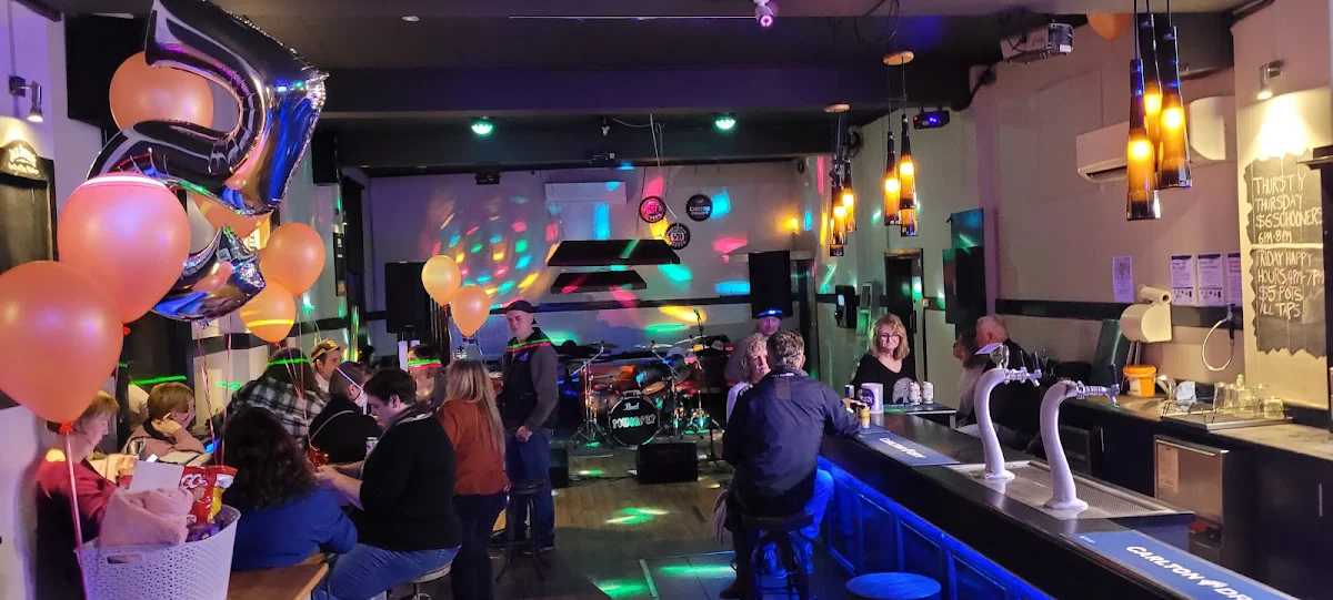 Vibe, Commercial Hotel