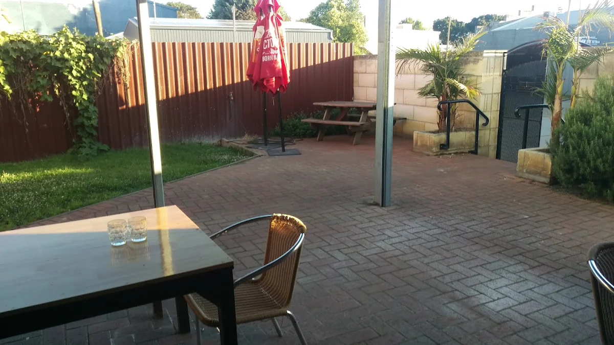 Vibe, Commercial Hotel
