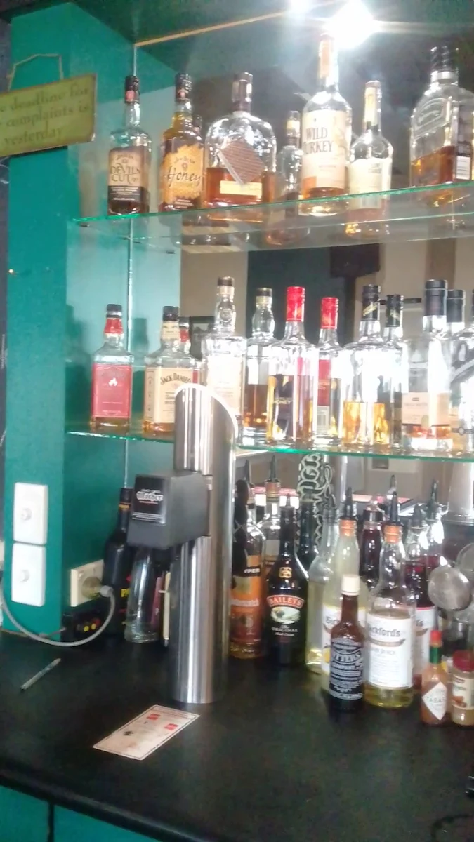 Vibe, Commercial Hotel