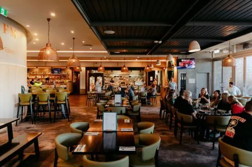 Vibe, Varsity Lakes Tavern
