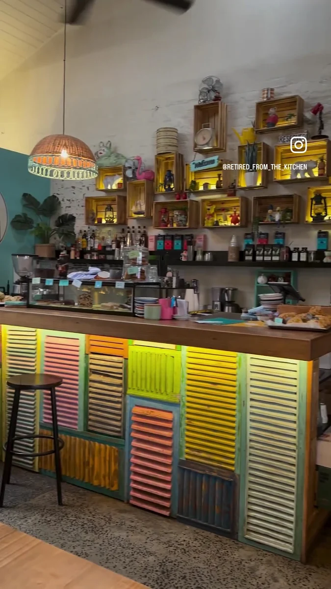 Vibe, Poke the Bear Cafe