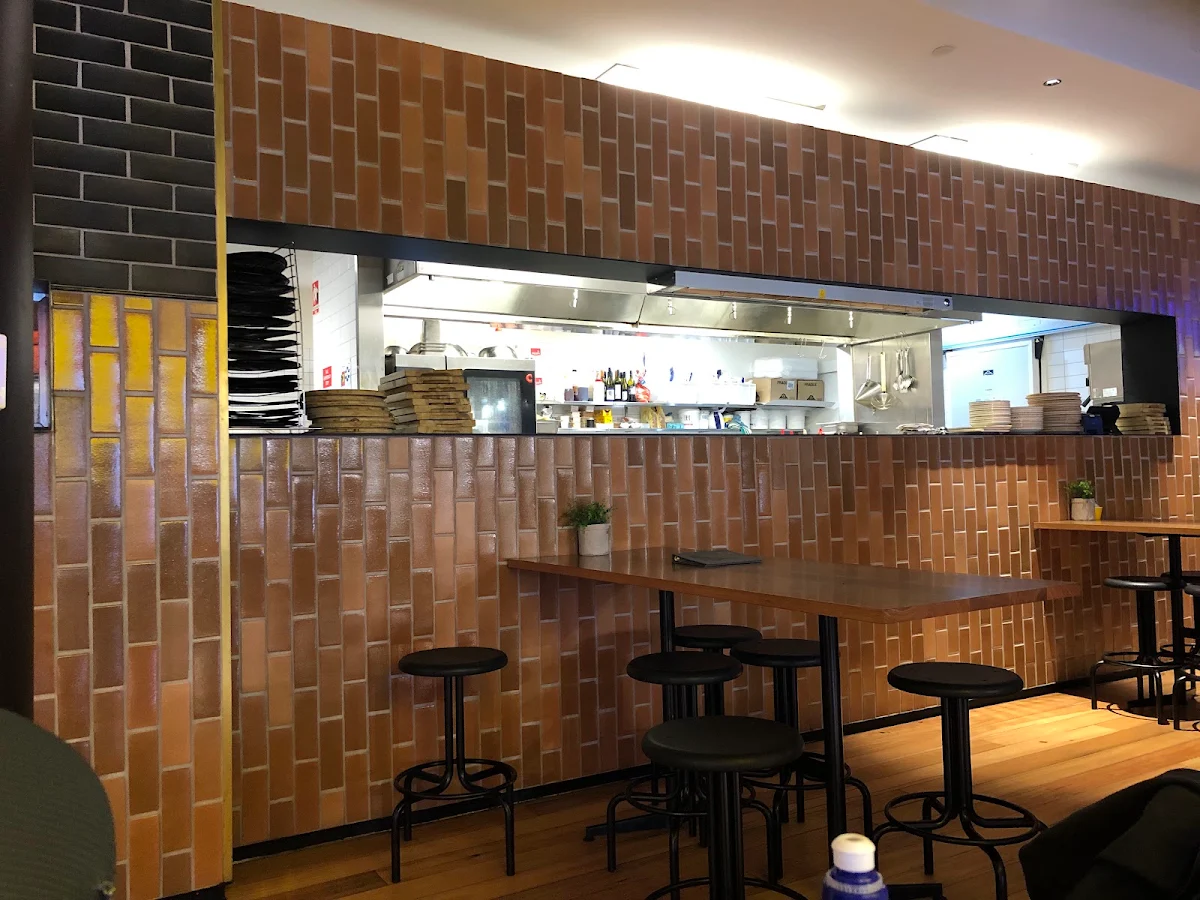 Vibe, Longneck Public House