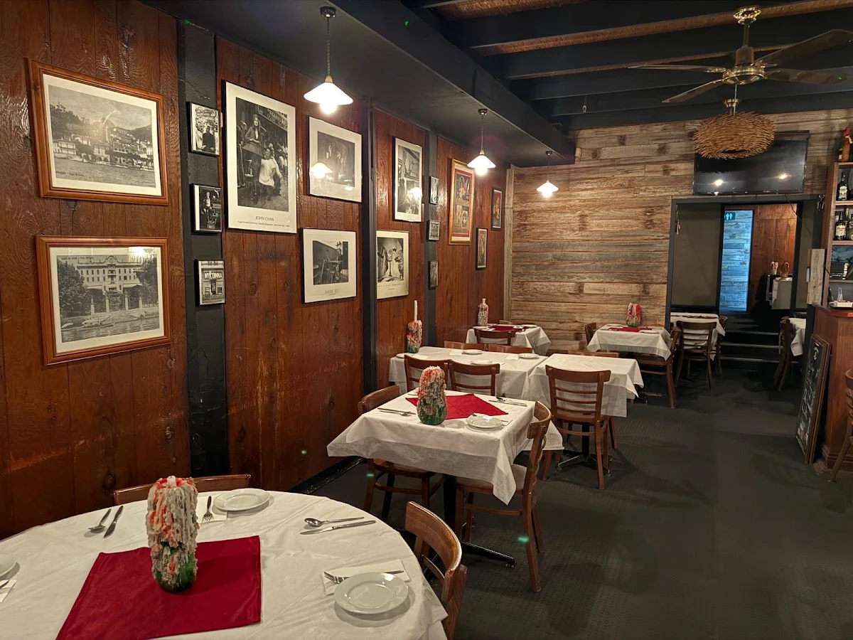 Vibe, Amici Trattoria Restaurant