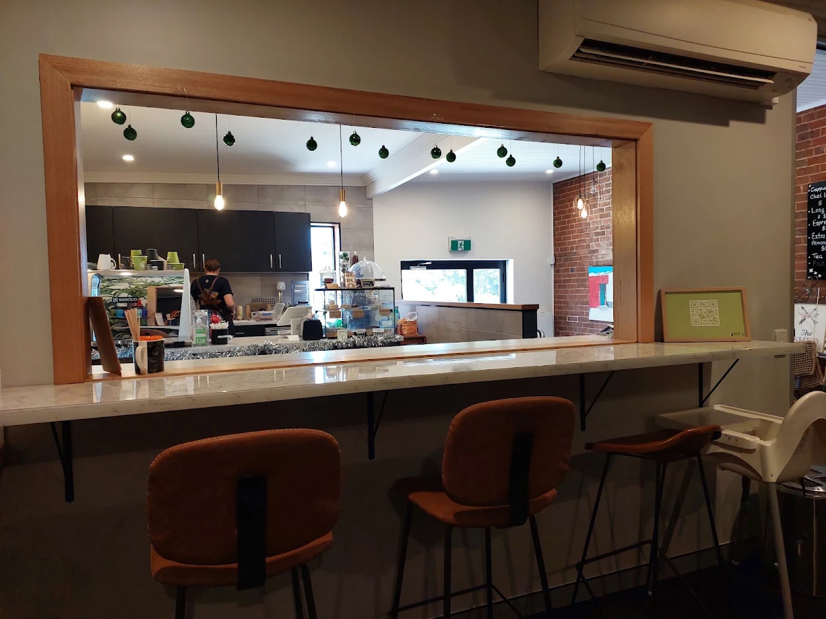 Vibe, Four Cats Coffee