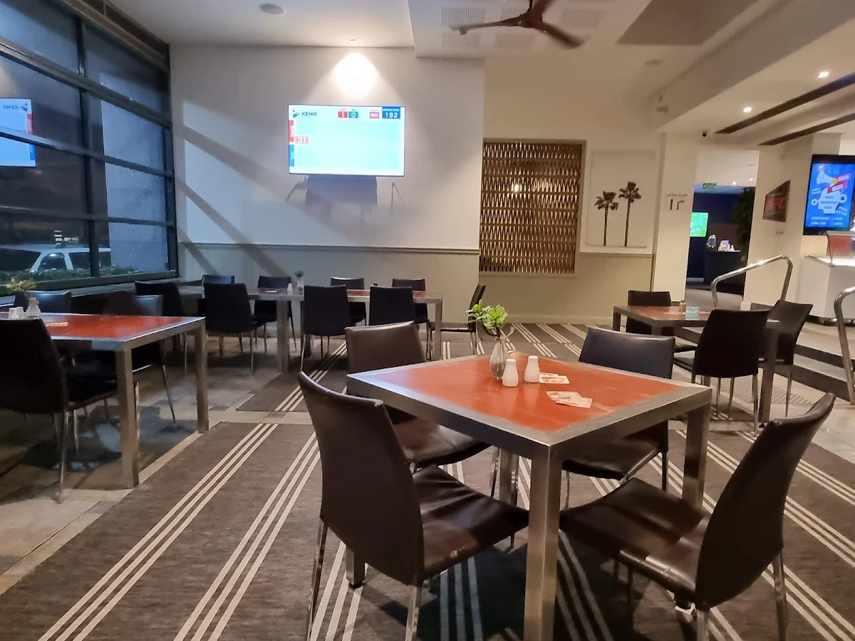 Vibe, Plantation Hotel
