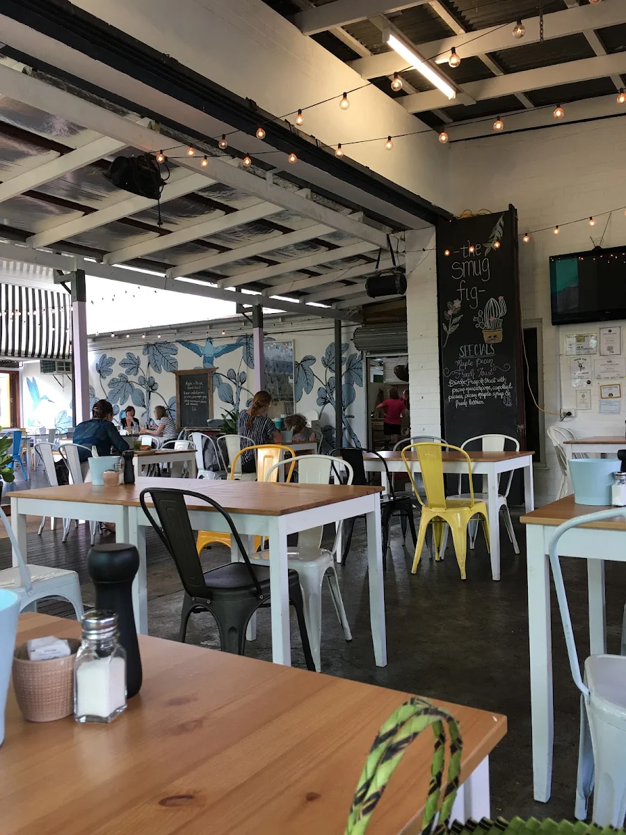Vibe, The Smug Fig Kitchen & Social