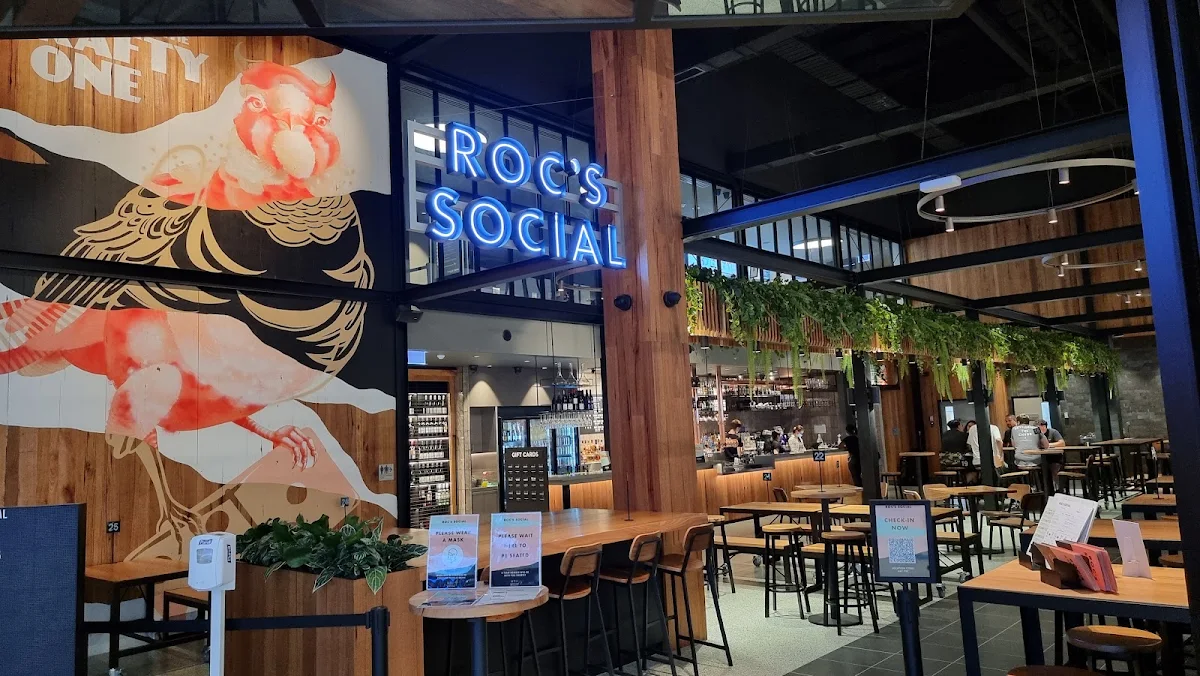 Vibe, Roc's Social - M-City
