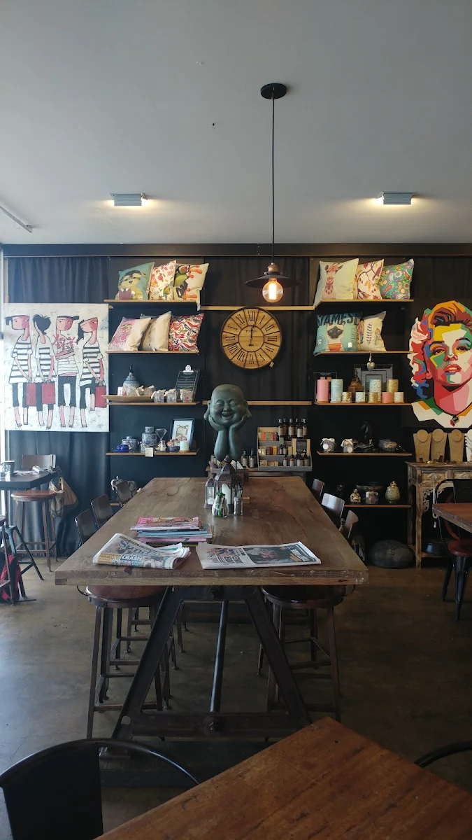 Vibe, Seven Monks Cafe & Wares
