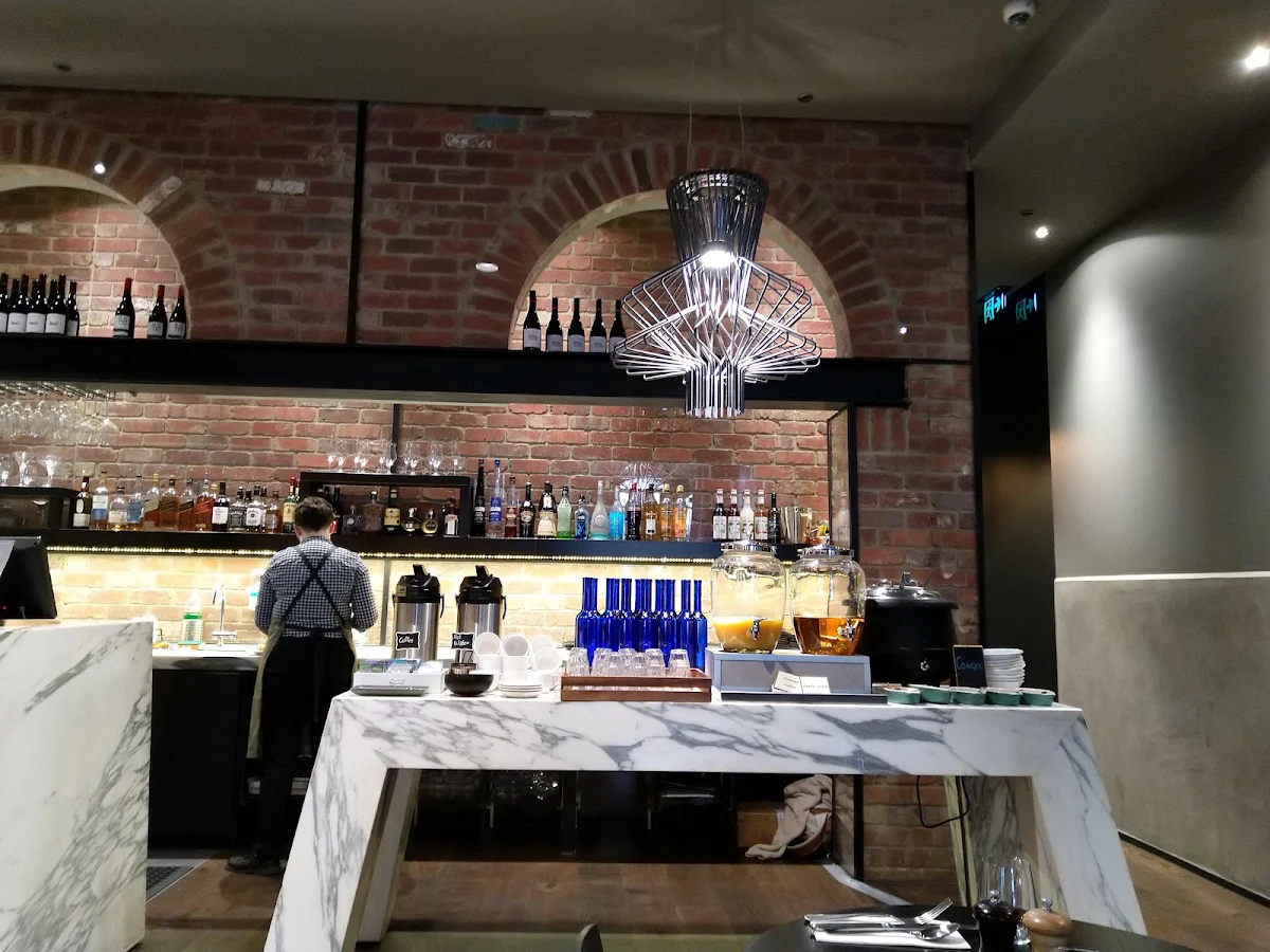 Vibe, Dee Casa - Restaurant & Bar