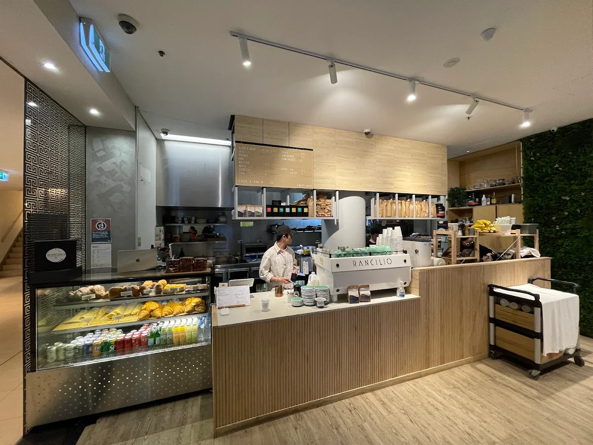 Vibe, Envoy Cafe