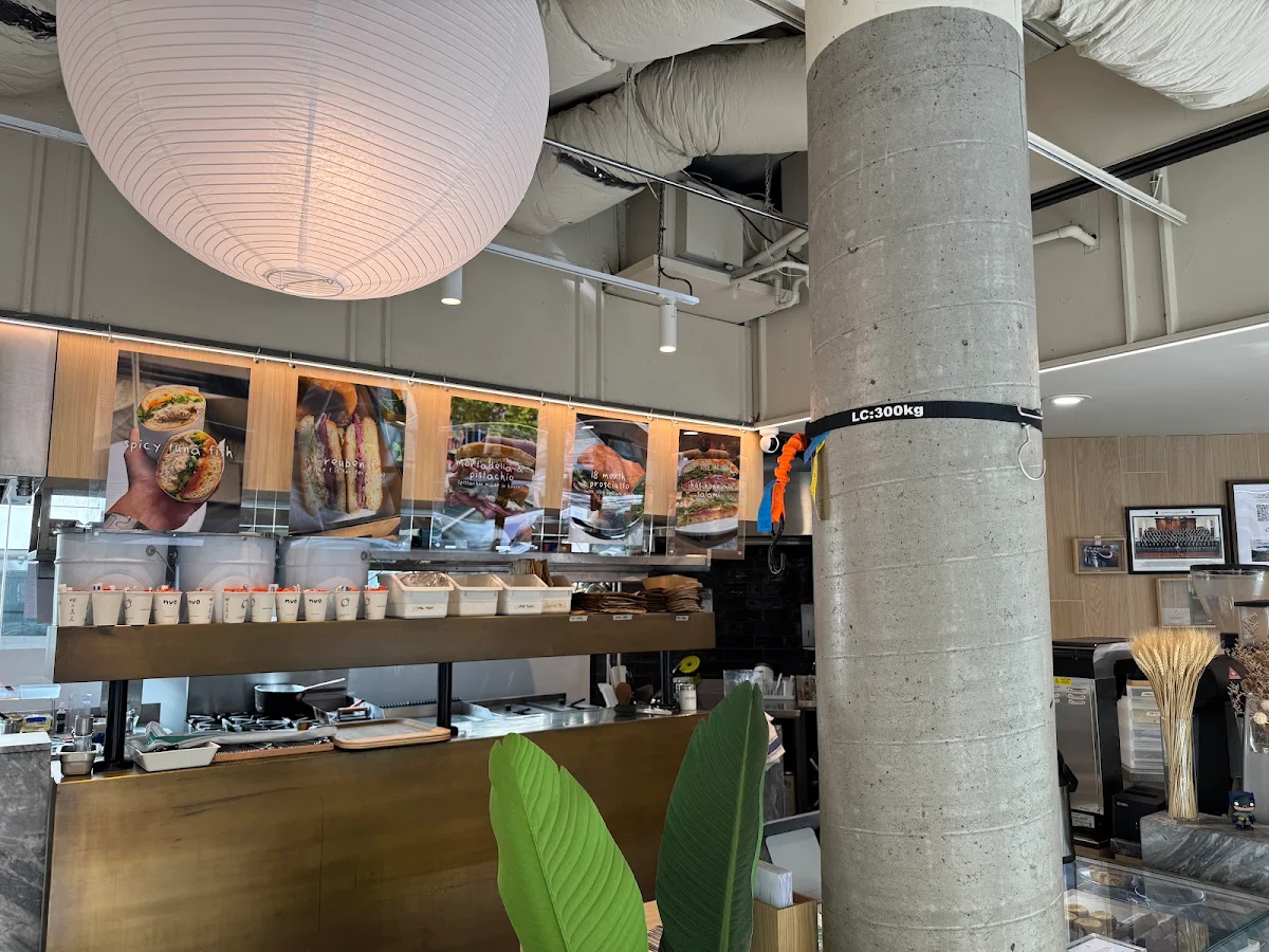 Vibe, Envoy Cafe