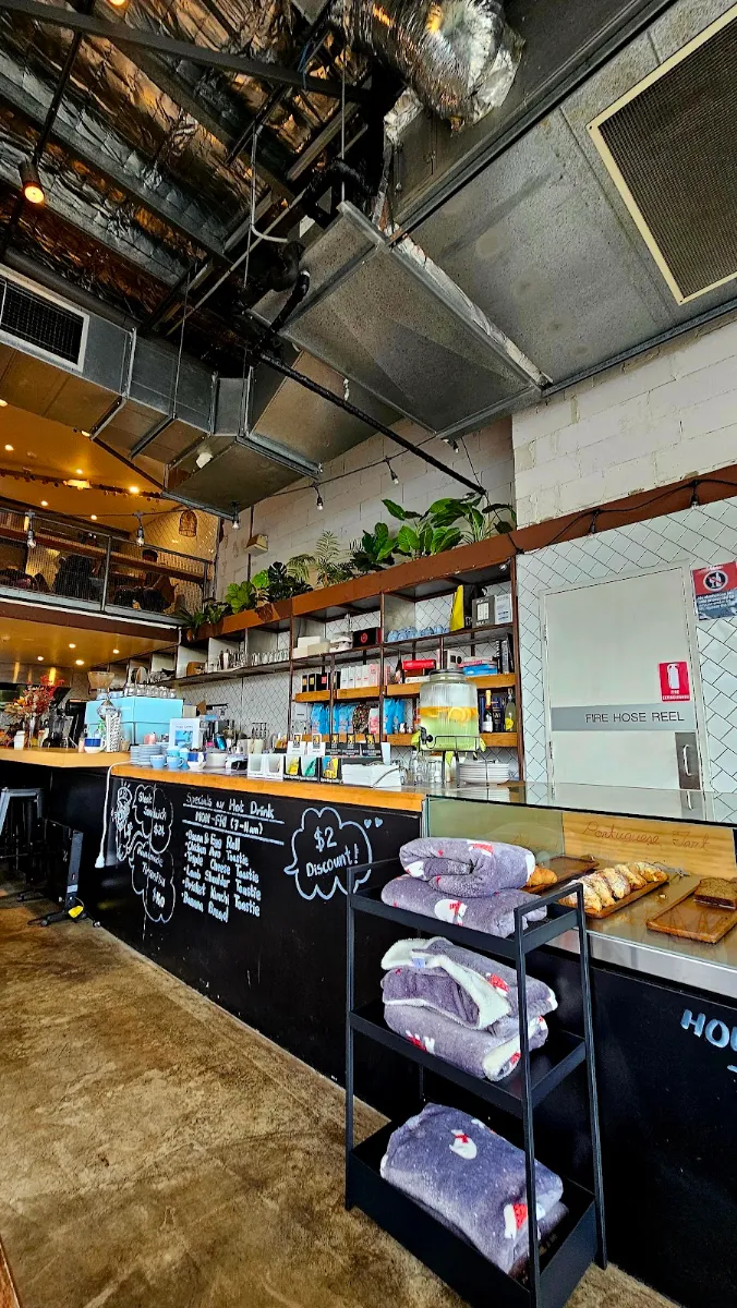 Vibe, Remy Cafe & Bistro