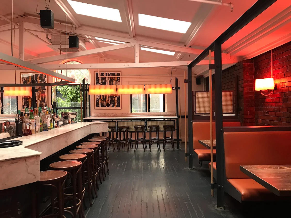 Vibe, Fancy Hank's Barbecue Restaurant