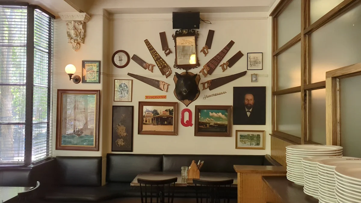 Vibe, Fancy Hank's Barbecue Restaurant