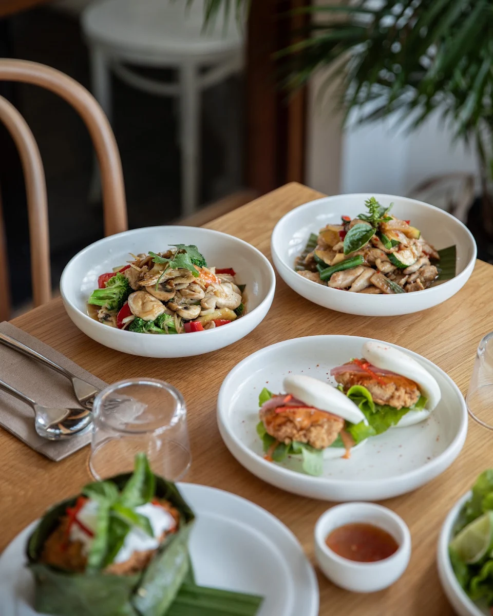 Food & drink, Mons Thai Camp Hill