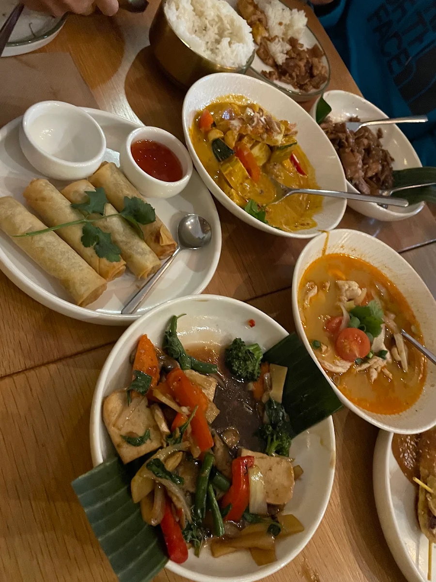 Food & drink, Mons Thai Camp Hill