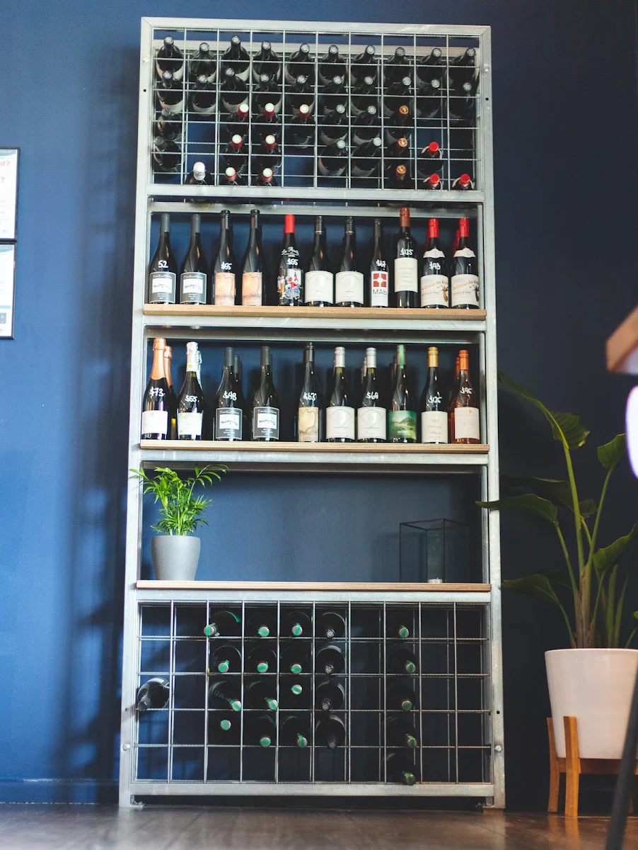 Vibe, The Black Bee Craft Beer & Wine Bar