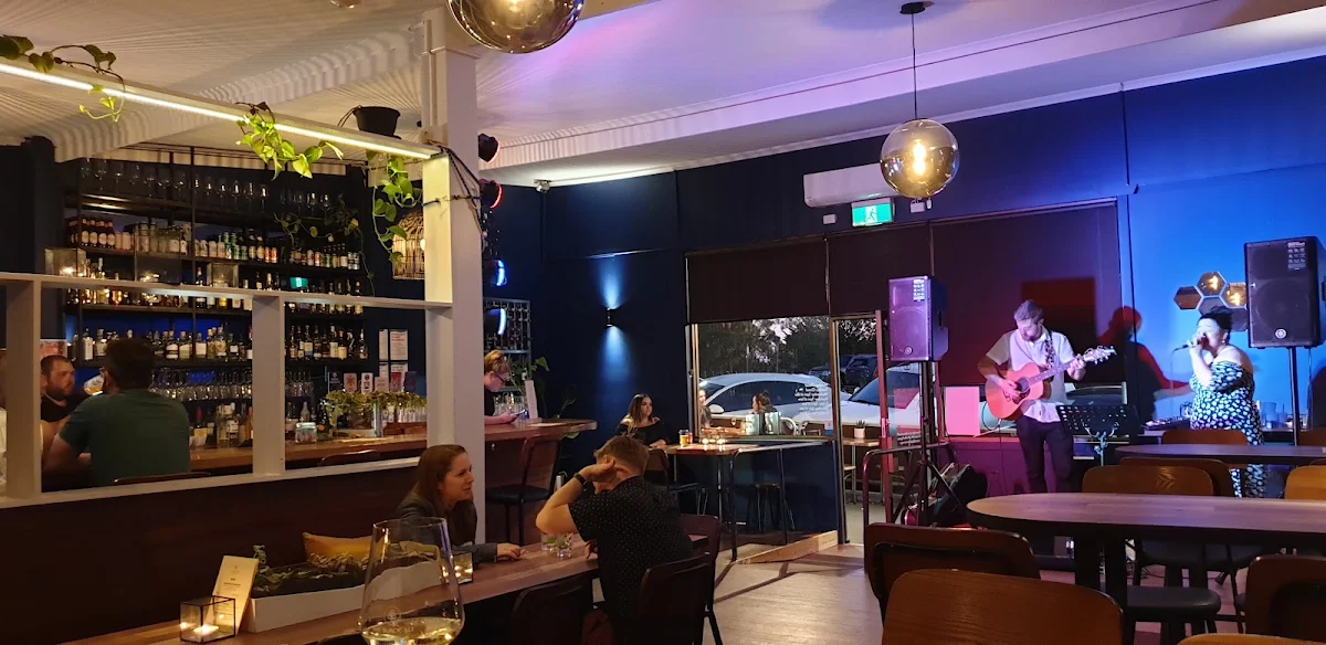Vibe, The Black Bee Craft Beer & Wine Bar