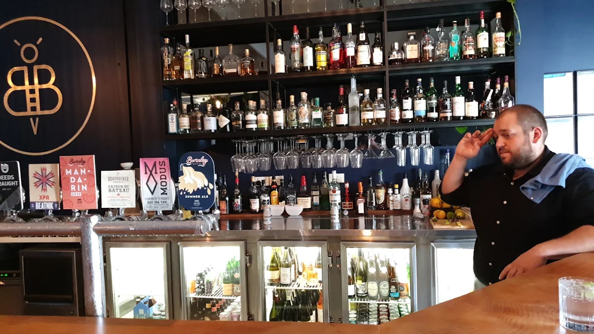 Vibe, The Black Bee Craft Beer & Wine Bar