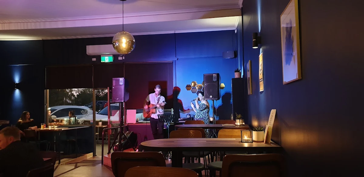 Vibe, The Black Bee Craft Beer & Wine Bar